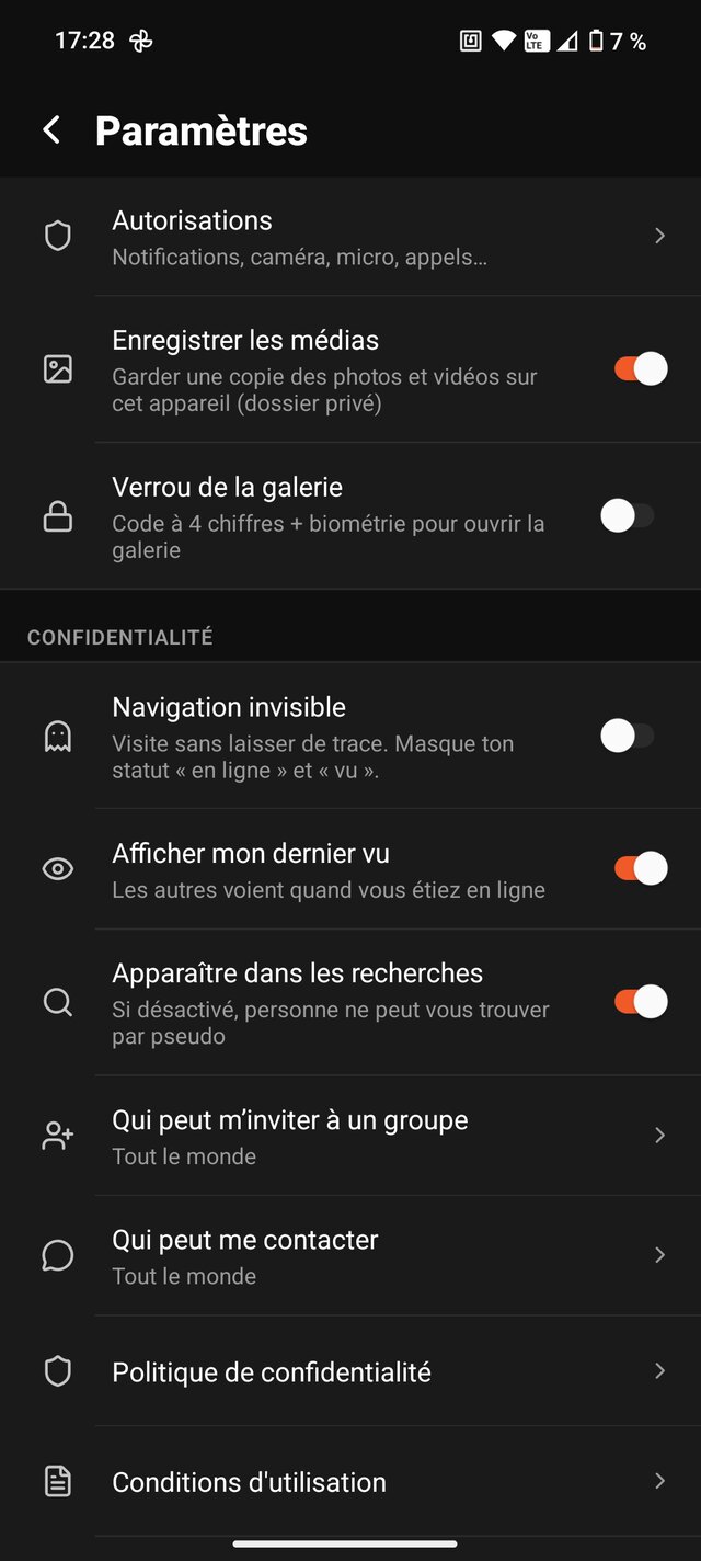 App libertine discrète PlaceUp — paramètres de confidentialité : navigation invisible, verrou de galerie